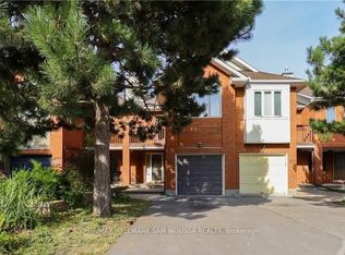 104 Thornbury Cres, Ottawa, ON K2G 6C3