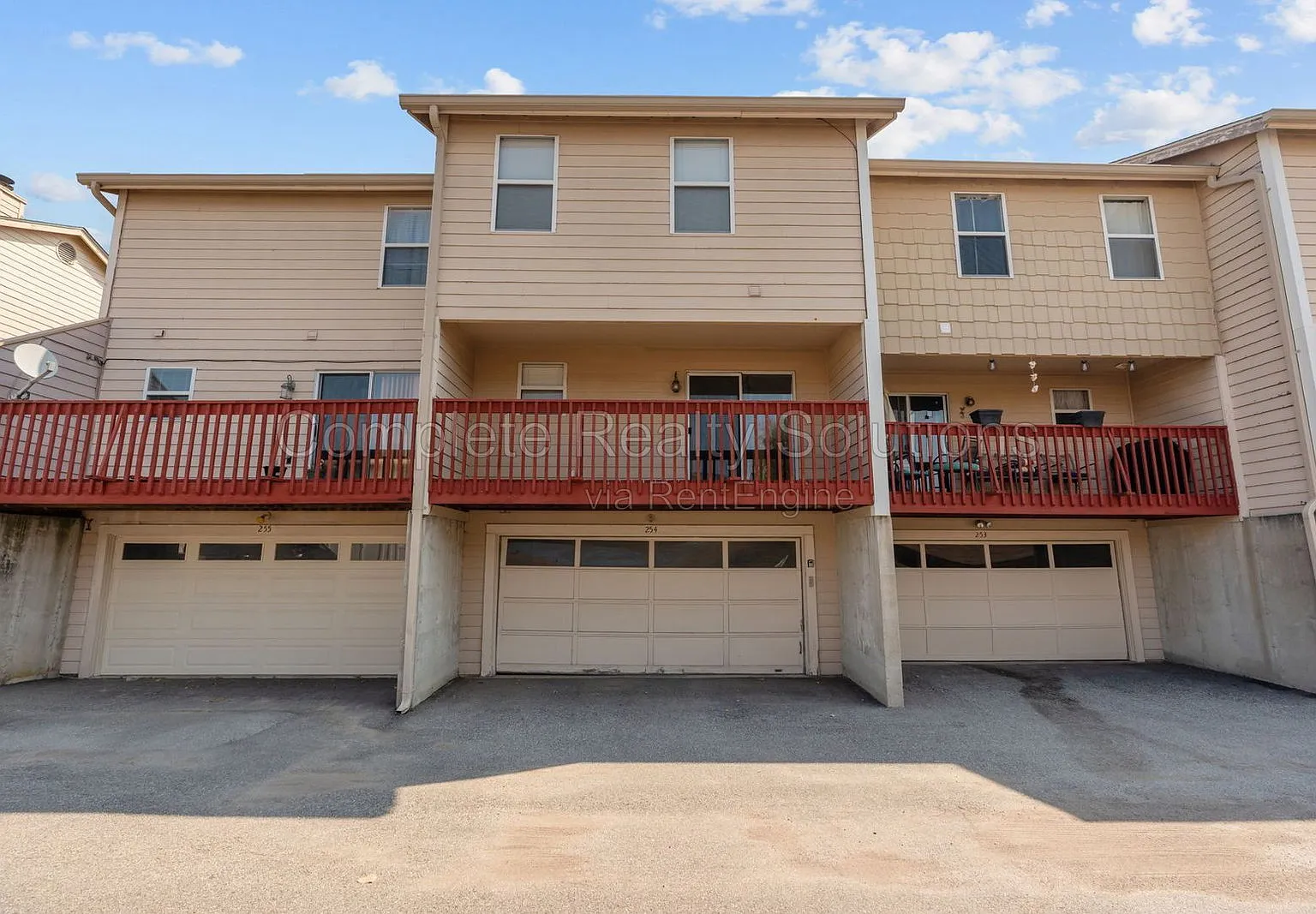 3 bed, 3.0 bath, 1320 sqft, $1,875 — Photo 3