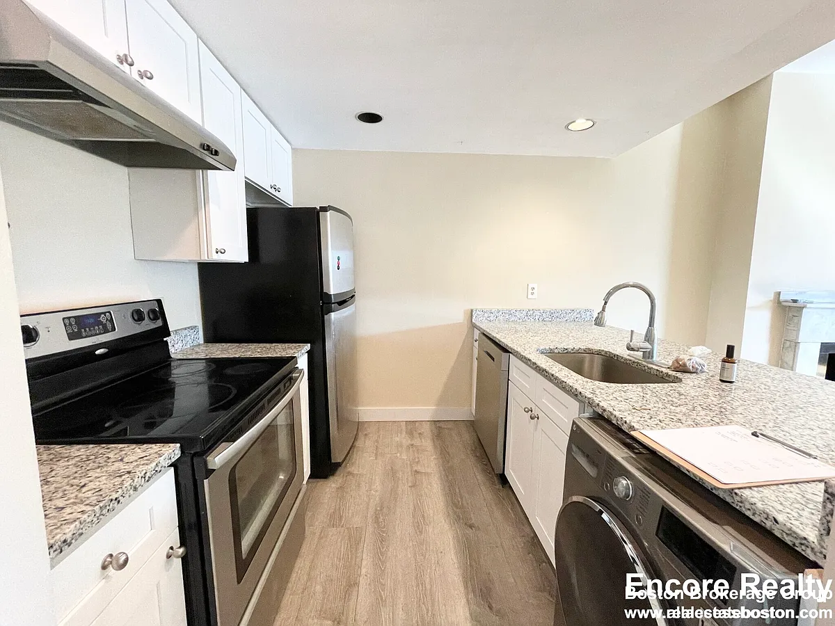 Building Photo - 671 Massachusetts Ave #4
