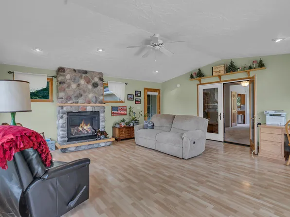 3119 Whipple Rd, Jackson, MI 49201