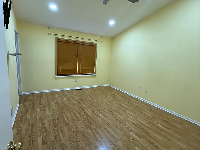 155 Liberty Dr — Photo 16