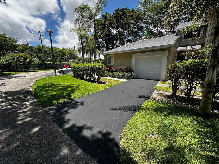 2173 Discovery Cir W — Photo 29