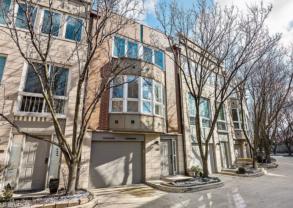 1st image of 2675 N Greenview Ave APT C