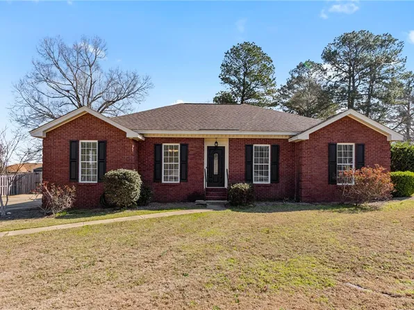 131 Lakeshore Dr, Pike Road, AL 36064