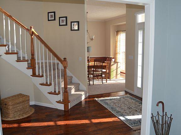 5th image of 995 Westwood Dr