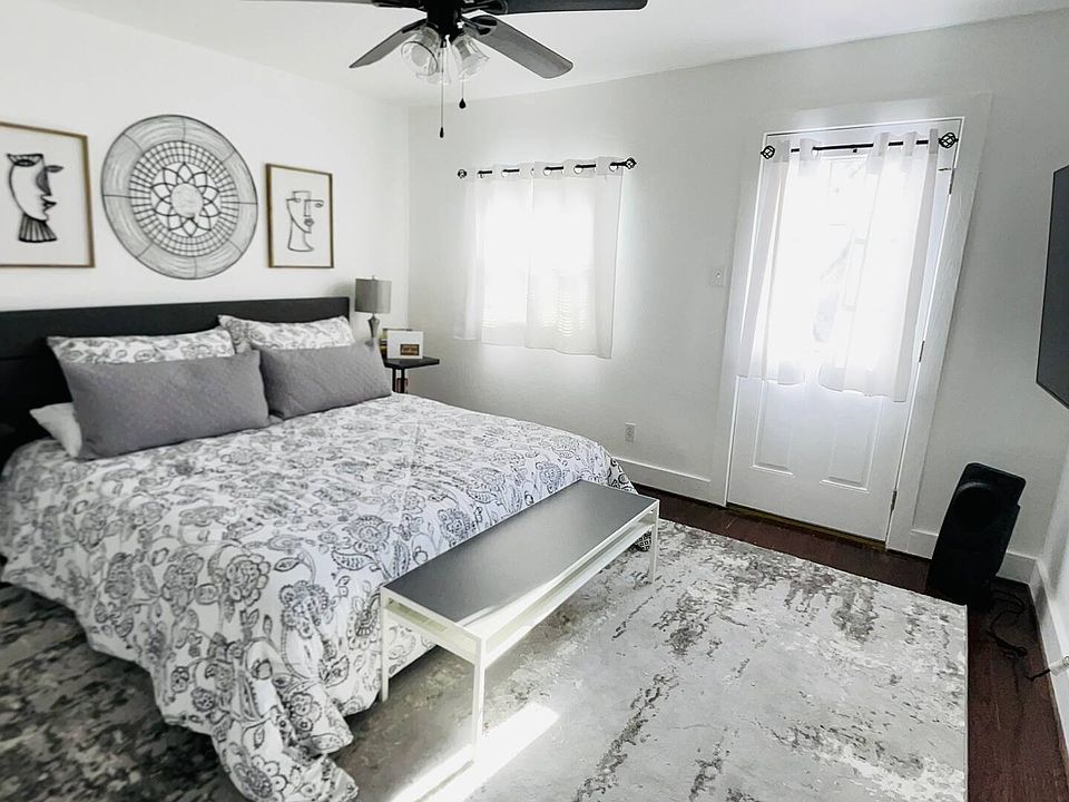 Upstairs King size bed with bathroom and large closet