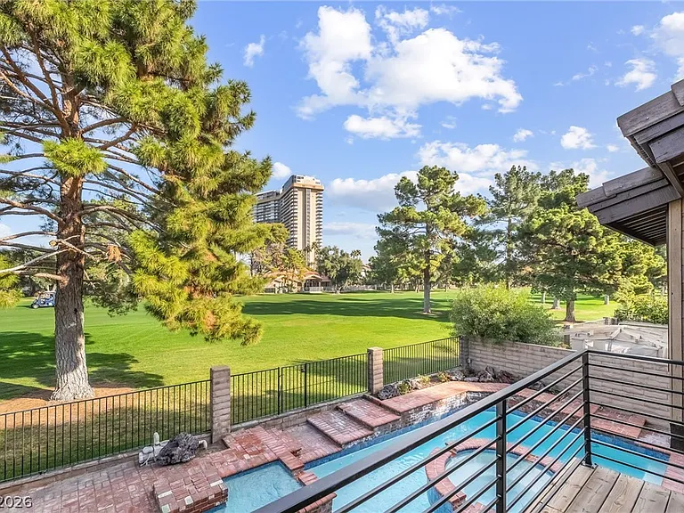 968 Pinehurst Dr — Photo 49