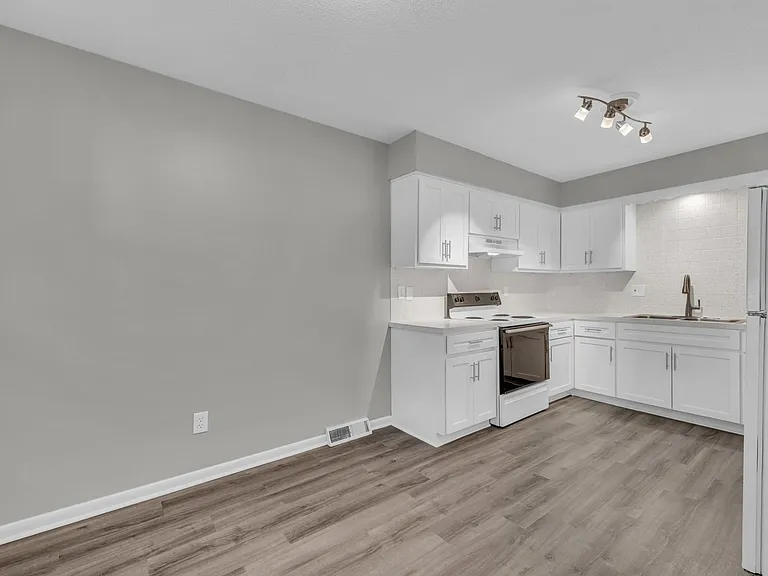 4723-25 Mercier St — Photo 33