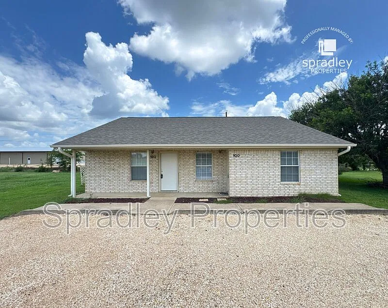 1 bed, 1.0 bath, 646 sqft, $925 — Photo 1