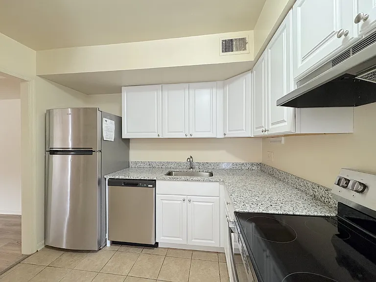 4513 Logsdon Dr — Photo 6
