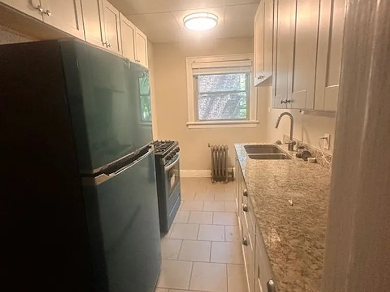 Beautiful Renovated Units — Photo 15
