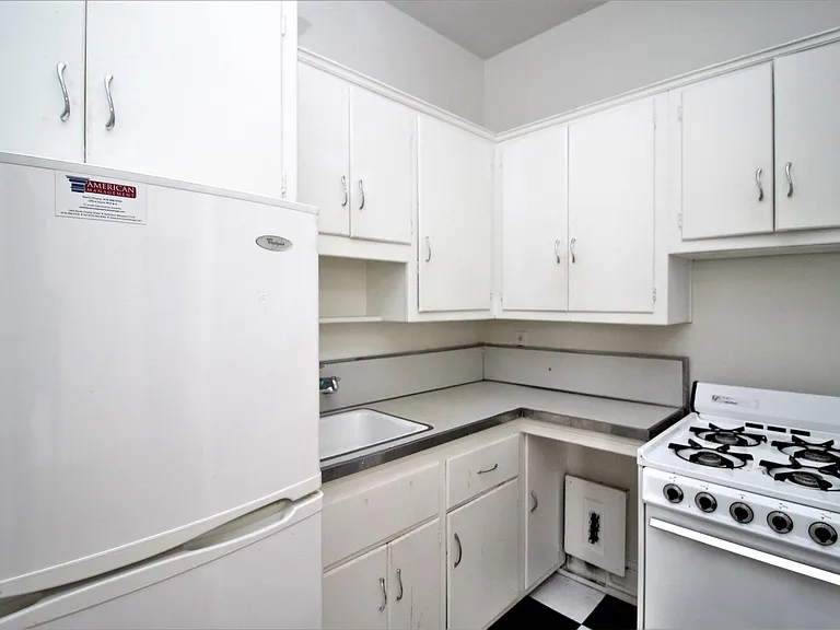 Avon Apartments — Photo 12