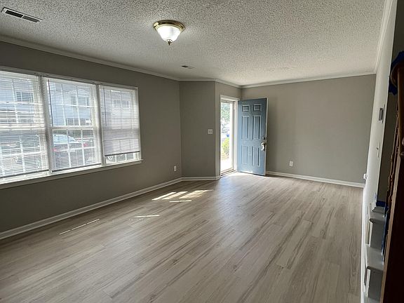 3rd image of 3804 Sterling Pointe Dr
