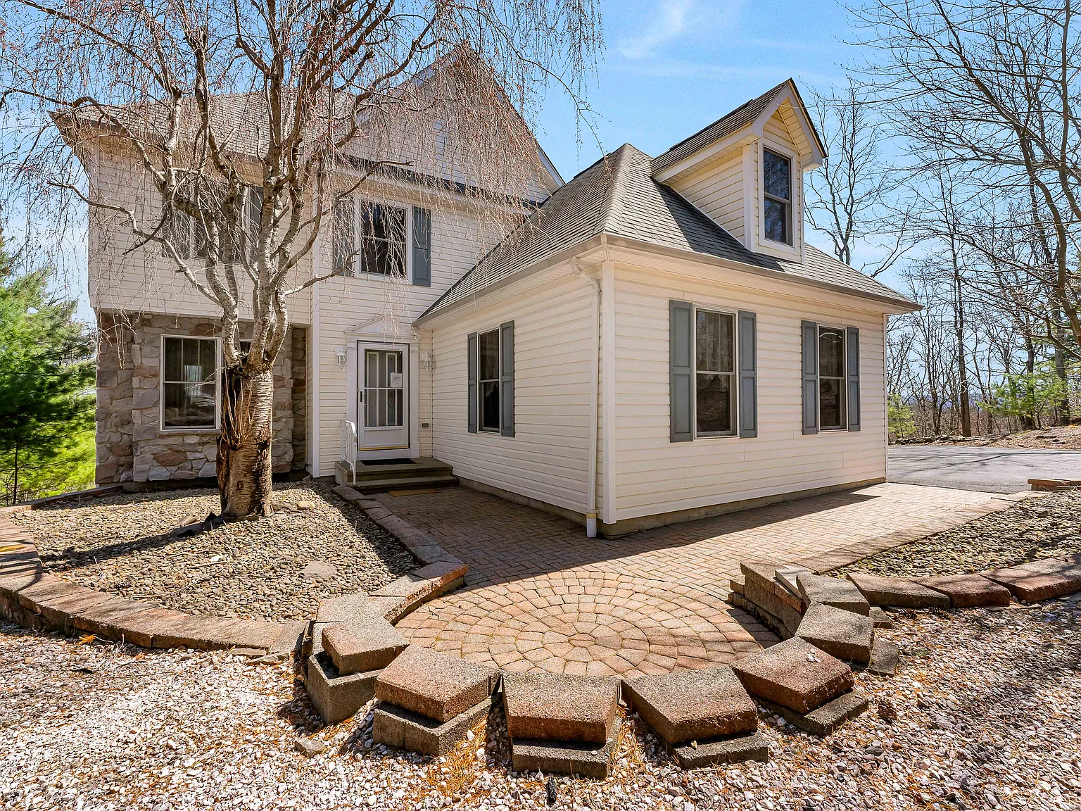 4 bed, 2700 sqft, $3,500 — Photo 1