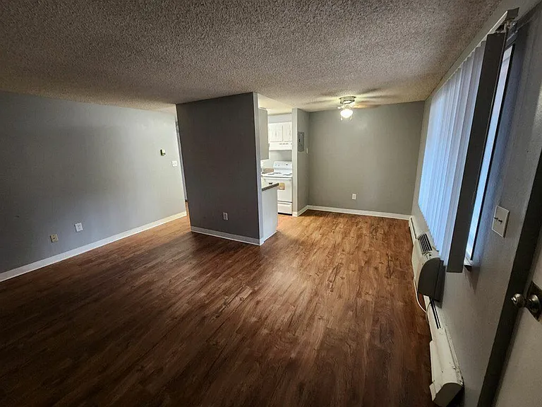 Crestview Apartments — Photo 42