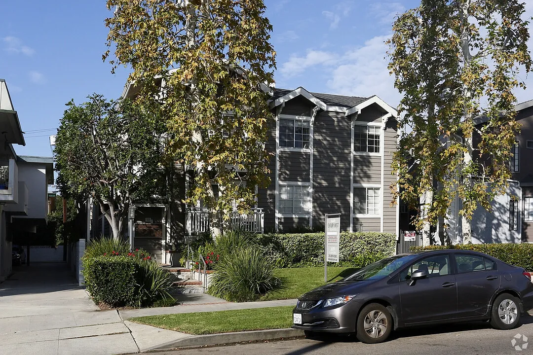 1 bed, 1.0 bath, $2,995 — Photo 2
