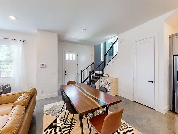 4th image of 2609 Alameda St