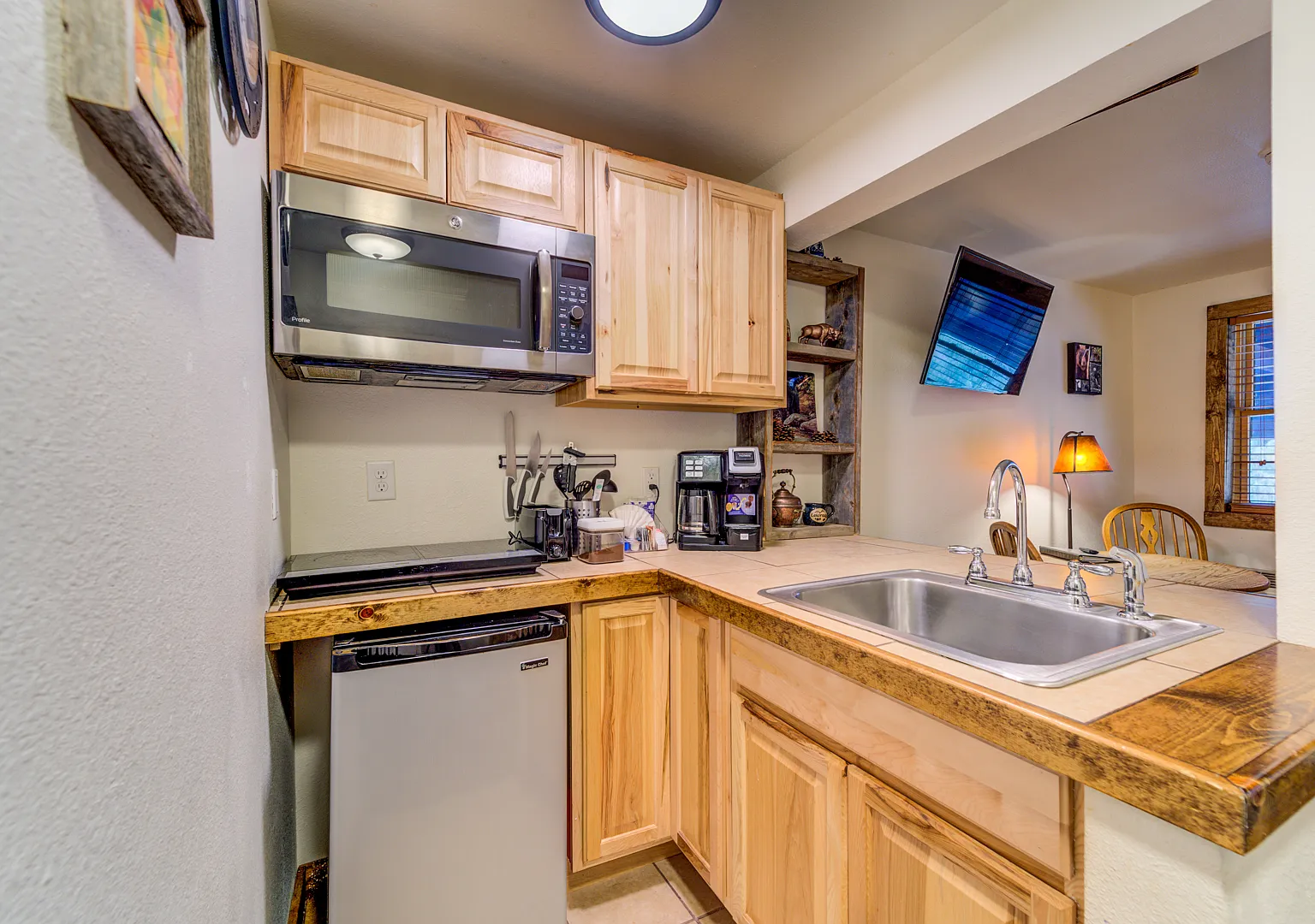 Studio, 300 sqft, $1,600 — Photo 2