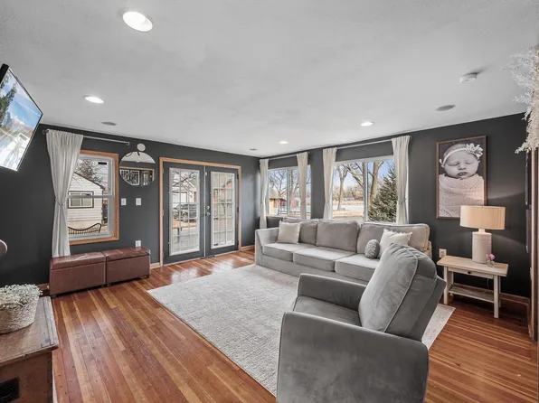 1672 Bluebird Ln, Mound, MN 55364