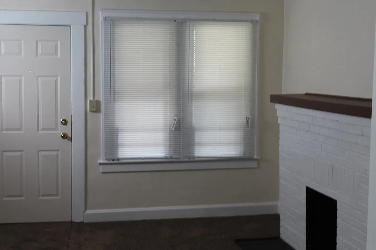 3 bed, 1000 sqft, $1,300 — Photo 3