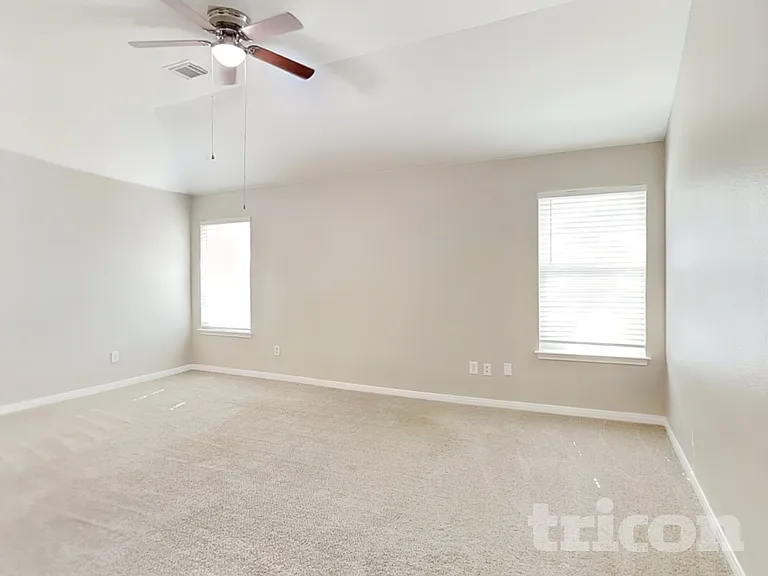 352 Meadow Park — Photo 5