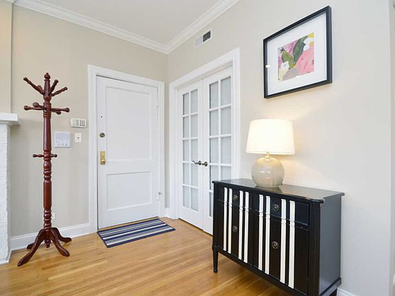 2nd image of 4027 N Southport Ave #3