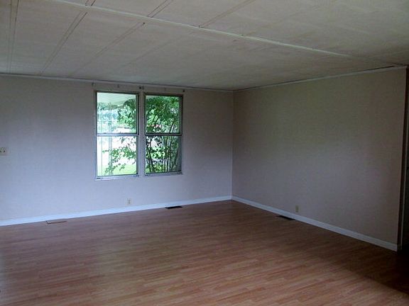3rd image of 252 Old Fox Hill Ln