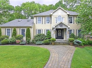 14 Lace Cir, Cranston, RI 02921
