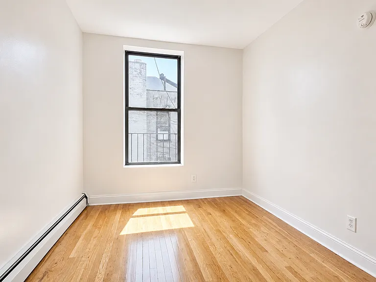 386 Manhattan Ave #18 — Photo 2
