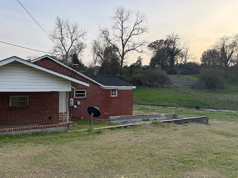 231 N Cotton St — Photo 21