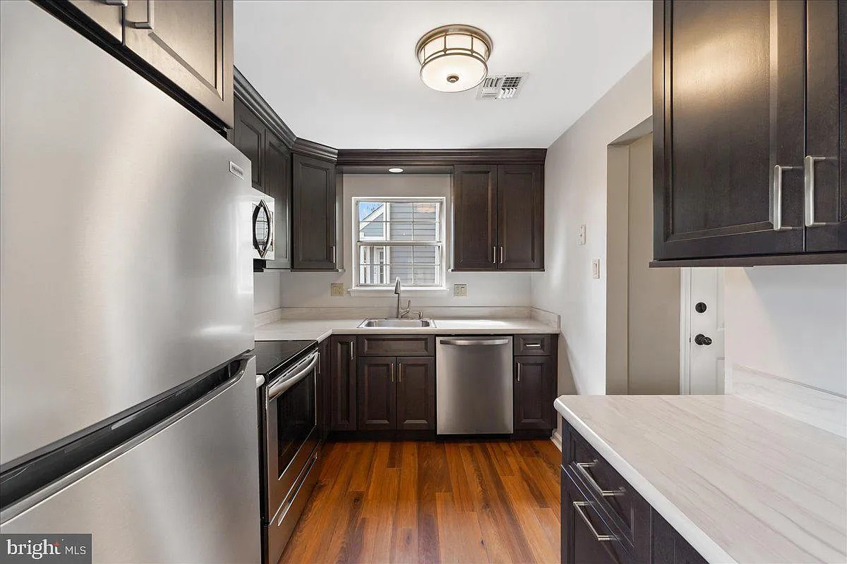 2 bed, 2.0 bath, 1044 sqft, $2,200 — Photo 4