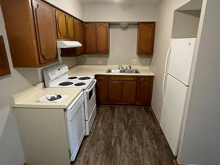 432 Tonawanda Dr — Photo 2