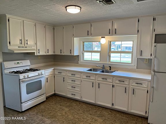 5th image of 209 N Charles Campbell Ave