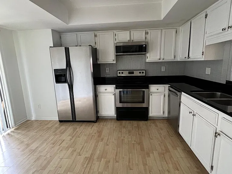 711 Woodbox Dr — Photo 5