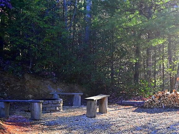5th image of 1244 Lands Creek Rd