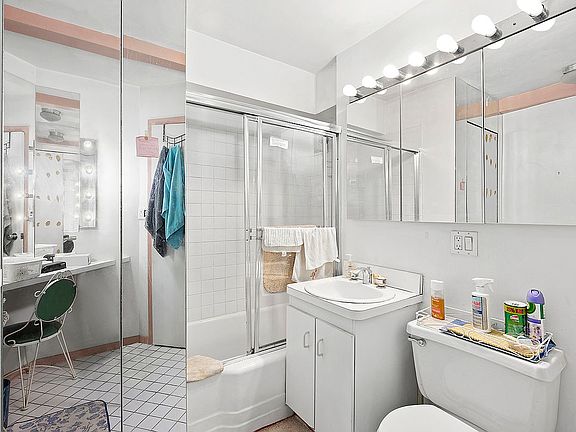 4th image of 425 E 63rd St APT W12k