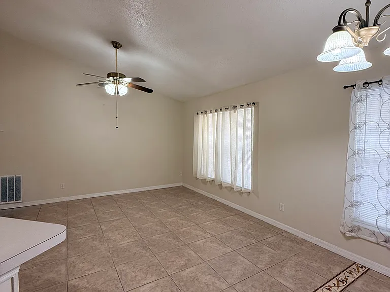 1725 Sir John Ct — Photo 5