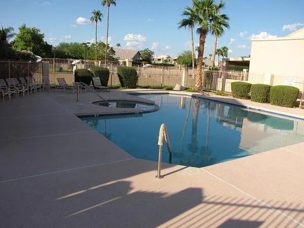 9007 W Port Royale Ln — Photo 6