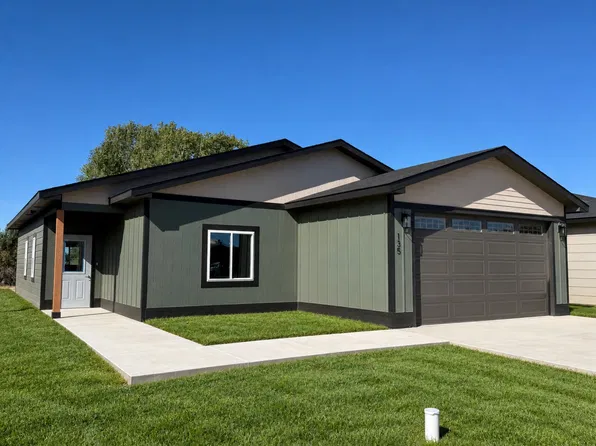 135 15th Ave, Dodge City, KS 67801