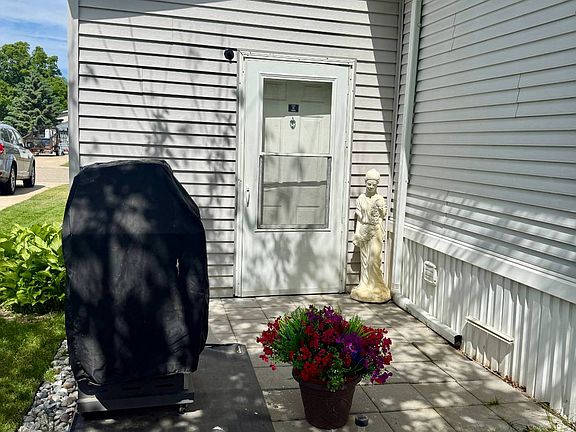 5th image of 5606 Goldenrod St #248
