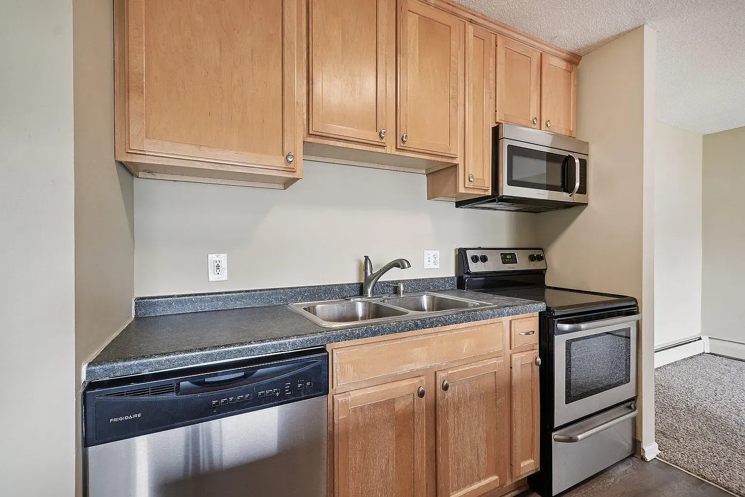 2 bed, 900 sqft, $1,450 — Photo 2