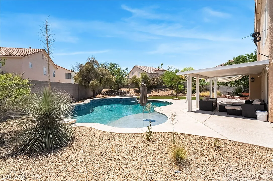 4 bed, 3.0 bath, 2294 sqft, $4,995 — Photo 2