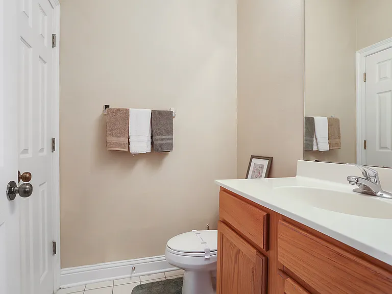 303 Russell Ave — Photo 4