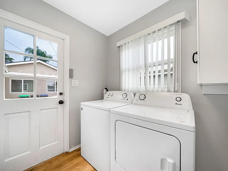 367 N Waverly St — Photo 12