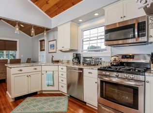 33 Gaspee Rd, Narragansett, RI 02882