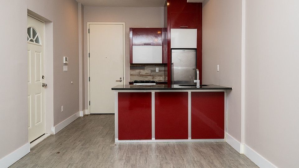 2nd image of 1030 Park Pl