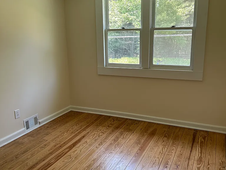 452 Southwoods Dr — Photo 10