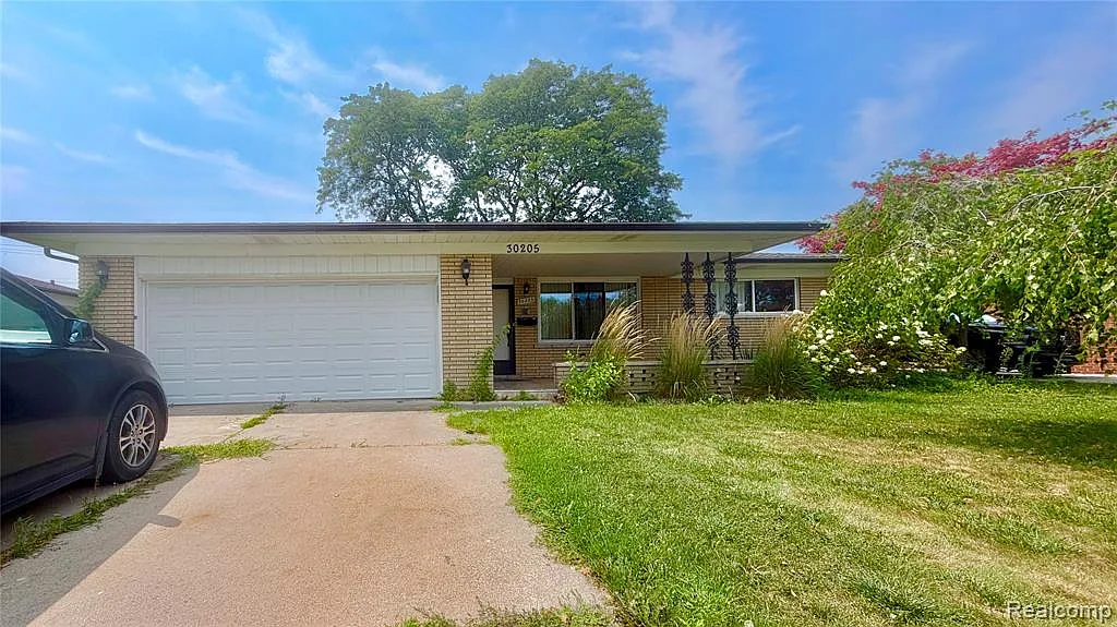 3 bed, 2904 sqft, $2,600 — Photo 1