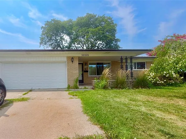 30205 Austin Dr, Warren, MI 48092