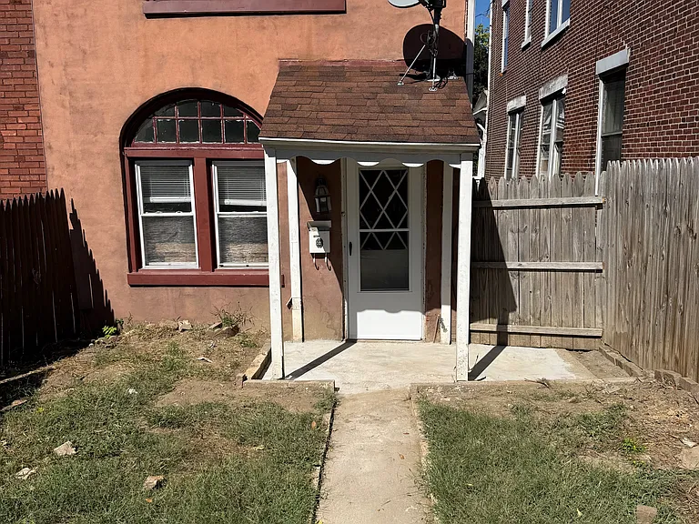 1837 Spencer St — Photo 19